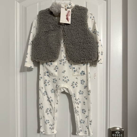 Cute Jessica Simpson size 12 month white floral one piece romper Sherpa vest - Picture 1 of 4